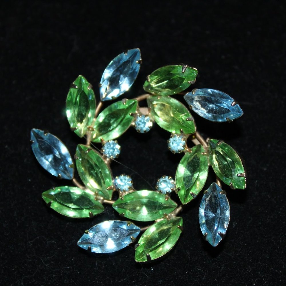 Vintage glass wreath brooch